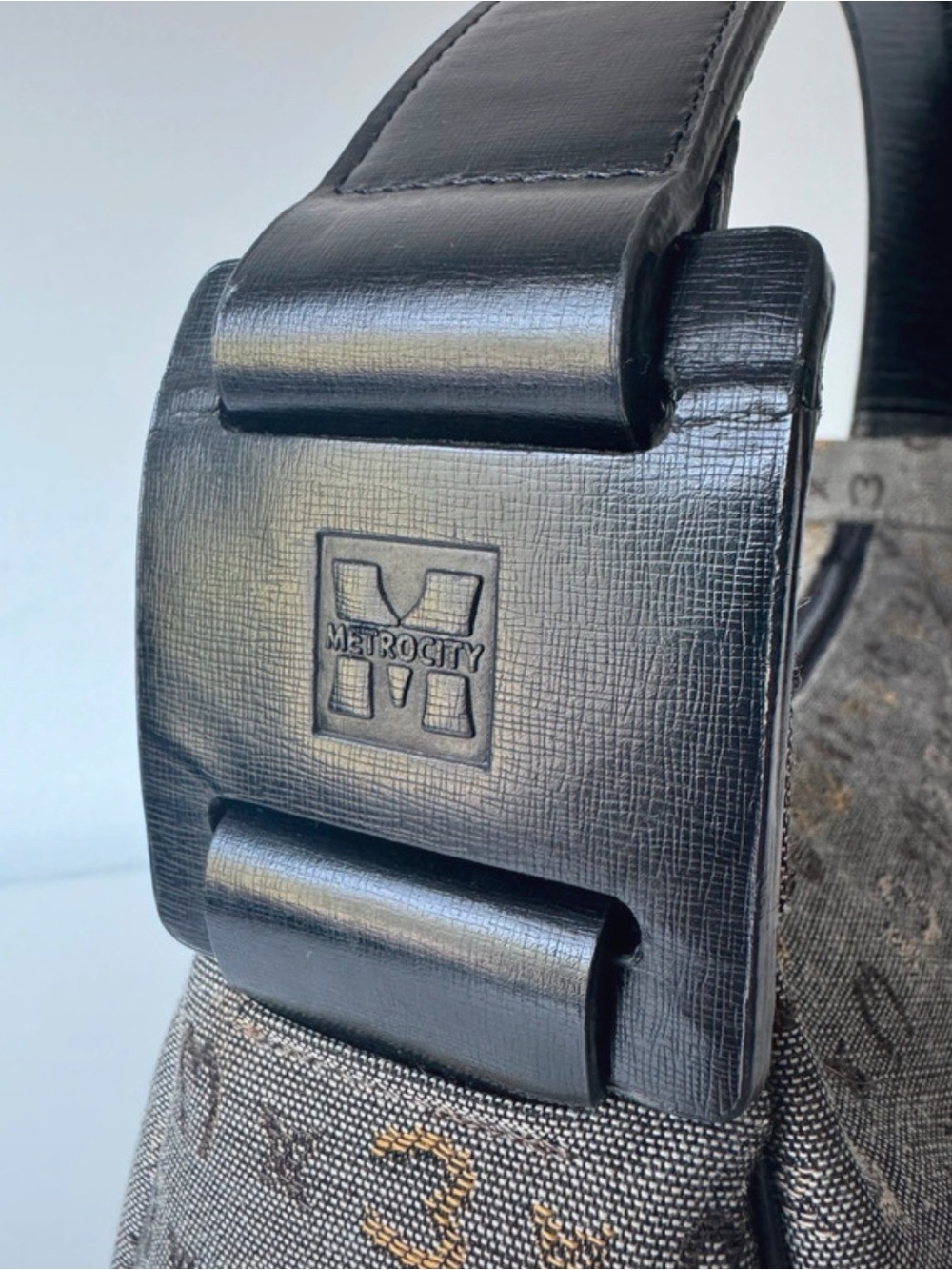 Metrocity Italy monogram shoulder bag - Picture 3 of 10